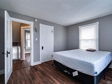 Guest Bed/Closet - 125 Linsan Ct