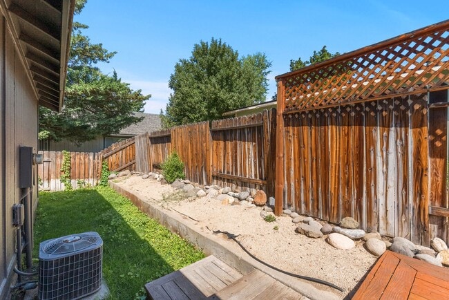 Building Photo - 145 Summerset Dr