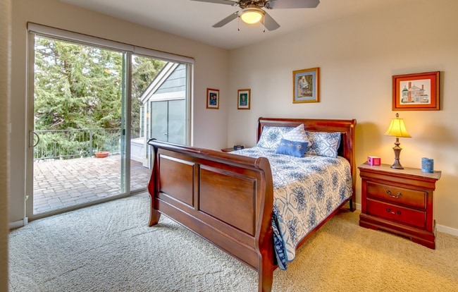 Building Photo - 2 Bed/2 Bath Single-Level Condo in Eagle C...