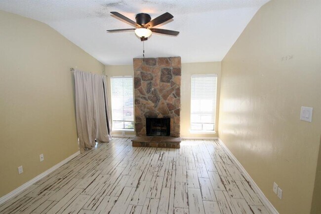 Primary Photo - 17331 Red Oak Dr