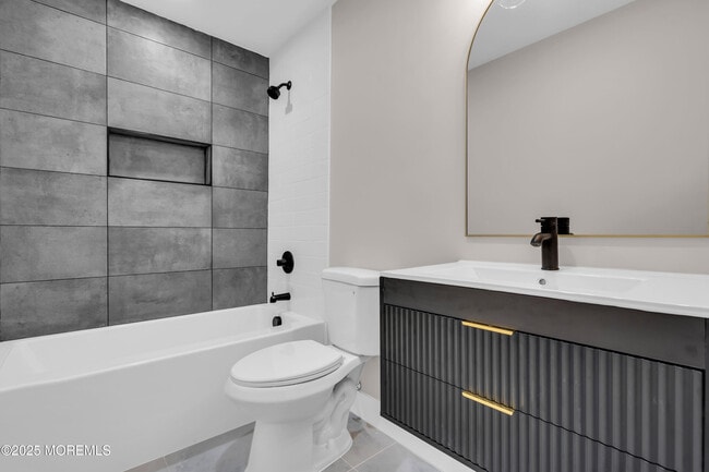 Building Photo - 170 Station Rd