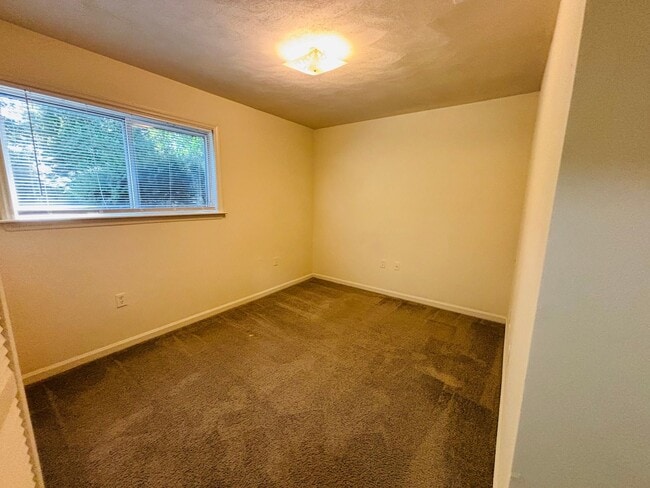Building Photo - 400A Berryfield Lane