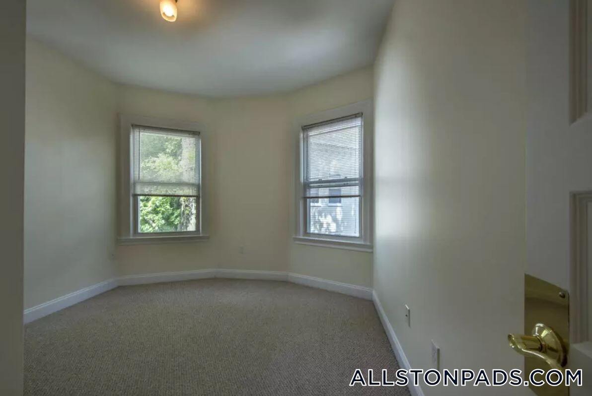 Building Photo - 53 Ashford St