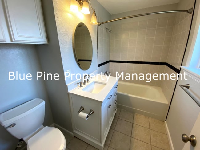 Building Photo - 896 Lucille Ave