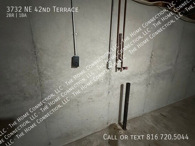 Building Photo - 3732 NE 42nd Terrace