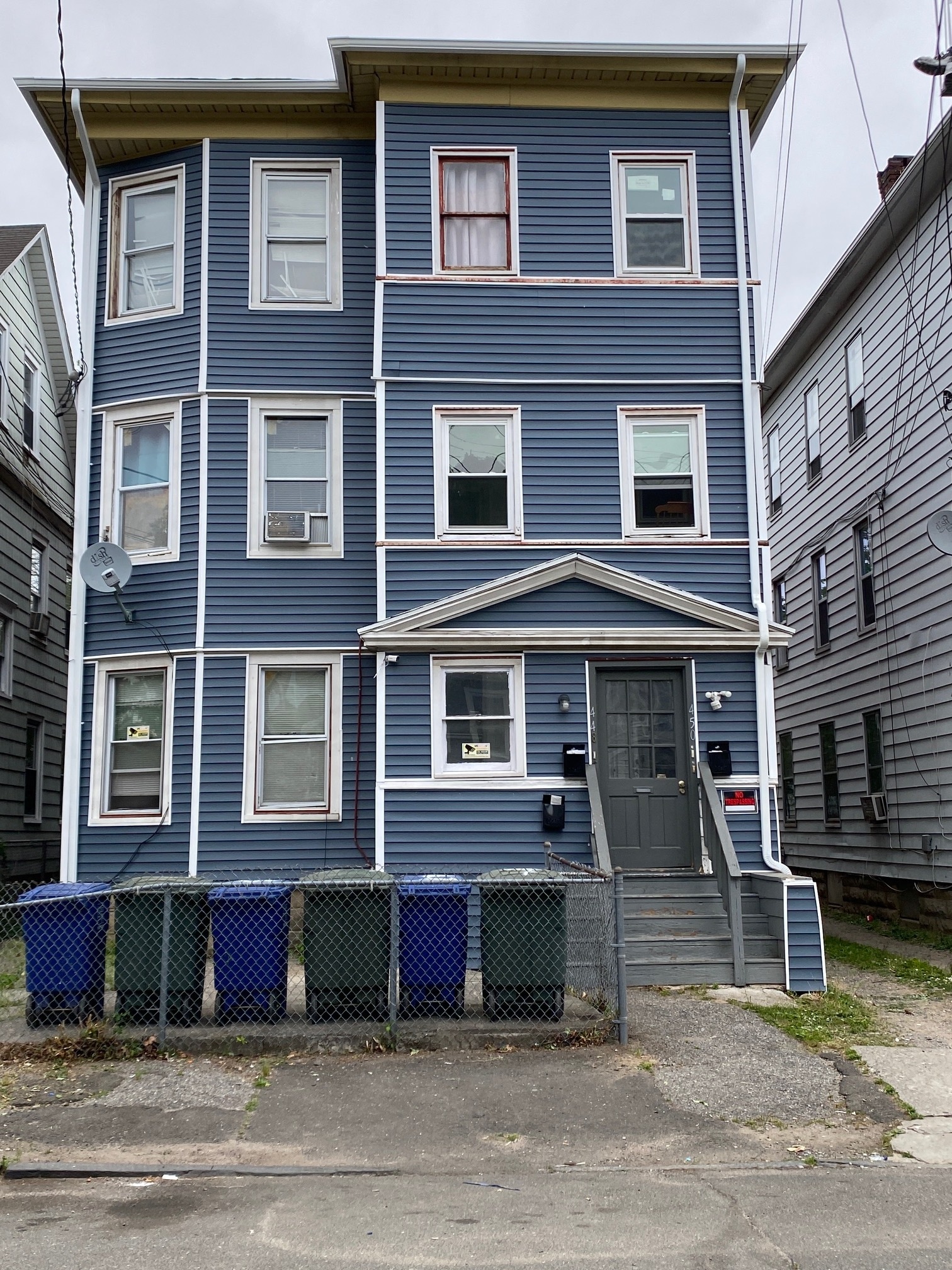 Building Photo - 450 Poplar St