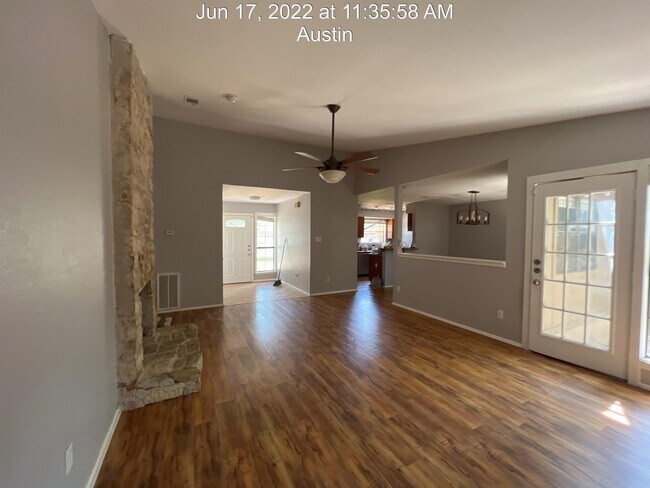 Building Photo - 2811 Crownspoint Dr