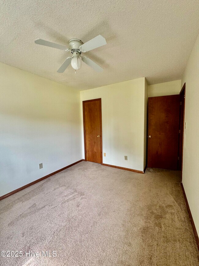 Building Photo - 1001 Pintail Ct