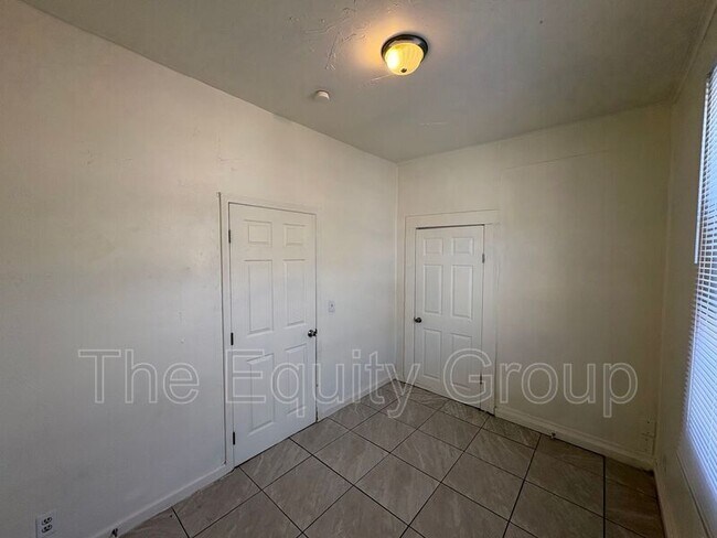 Building Photo - 326 S L St