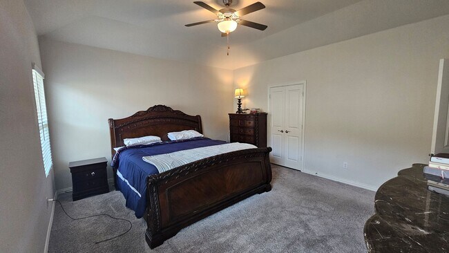 Building Photo - Spacious Ventana Home with all appliances!