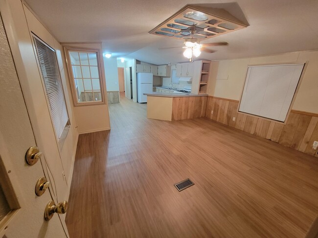 Building Photo - 917 Austin St