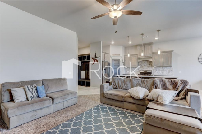 Building Photo - Gorgeous 3 Bedroom Home with Storm Shelter located in The Waters in Moore!! **All Appliances Incl...
