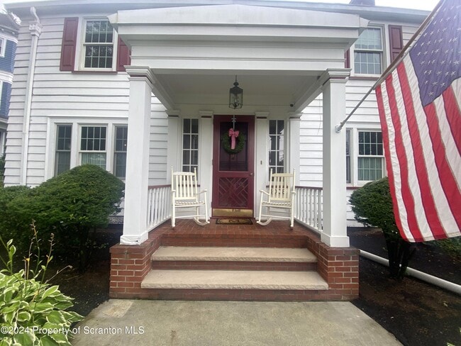 Building Photo - 1008 Electric St