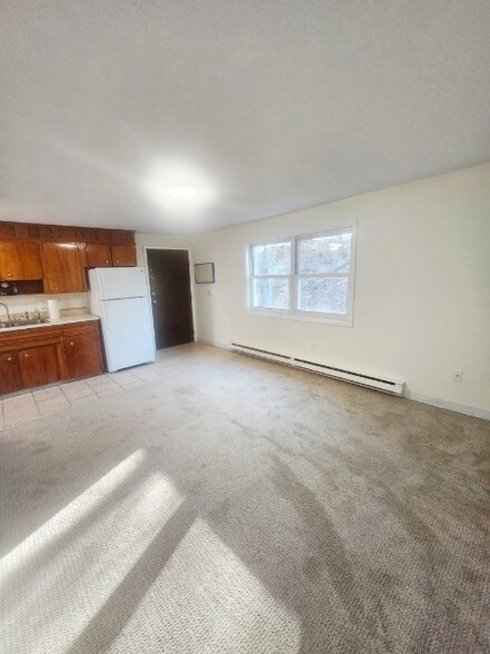 Building Photo - 17 Wysocki Dr