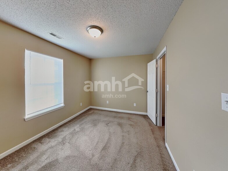 Building Photo - 1438 Dowell St