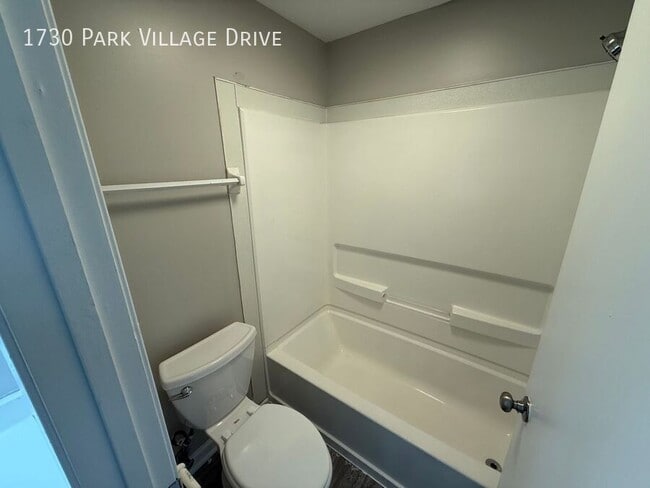 Building Photo - 1730 Park Village Dr