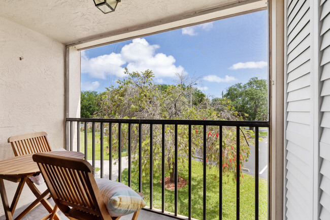 Building Photo - 2083 NE Collins Cir