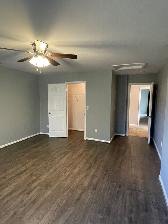 Building Photo - 1201 Rustads Cir