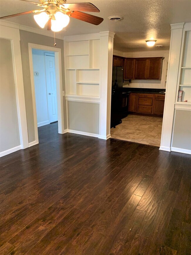 Building Photo - 3 Bdrm/2 Bath home    ?   Gray, TN