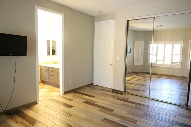 Building Photo - Fully Upgraded 5 Bedroom 4.5 Bathroom in Guard Gated Foothills Community!