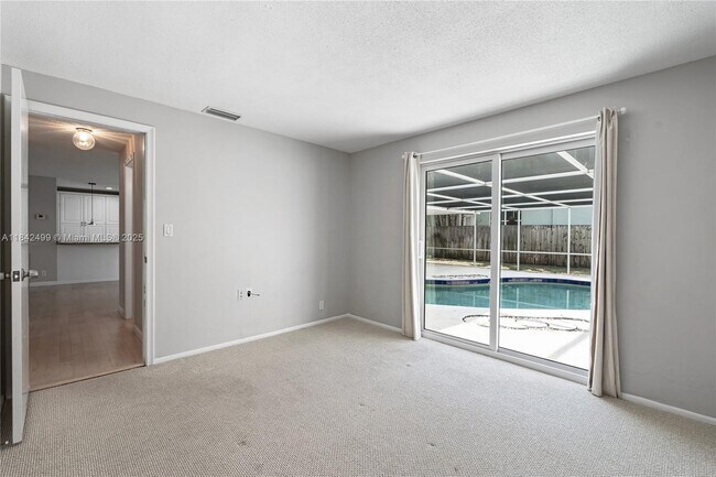 Building Photo - 565 NE Olive Way