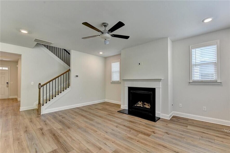 Building Photo - 3438 Long Creek Dr