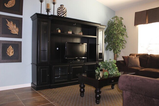 Building Photo - 4571 High Park Dr