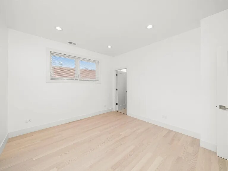 Building Photo - 2700 W Jackson Blvd