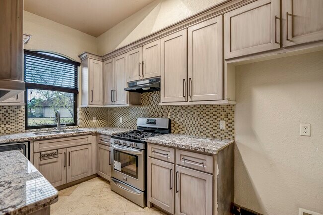 Building Photo - 47 Lake Sterling Gate Dr