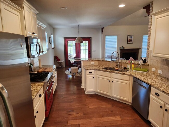 Building Photo - 4 Bedroom/3.5 Bathroom in Waxhaw COMING SOON!
