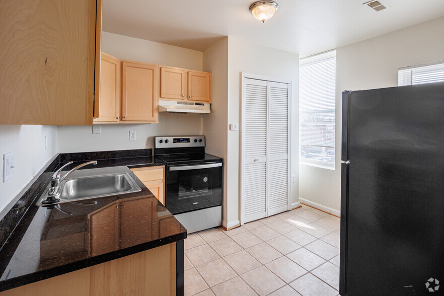 Unit 3C - 1BR, 1BA - 690SF - Kitchen - The Hills at Lakeview