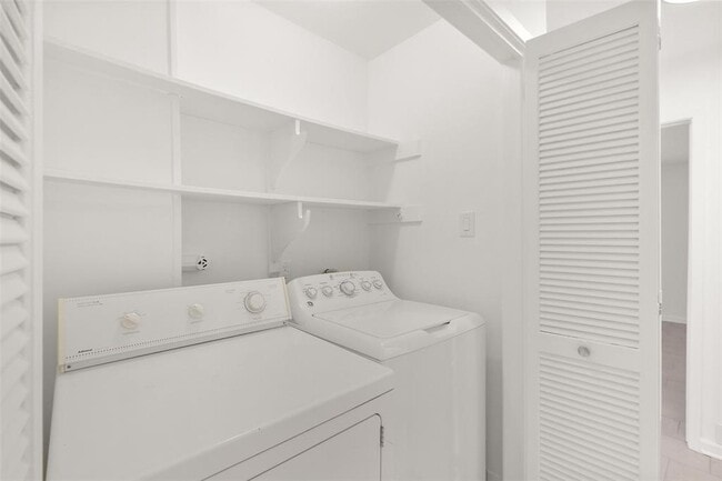 Building Photo - 3371 Continental Dr