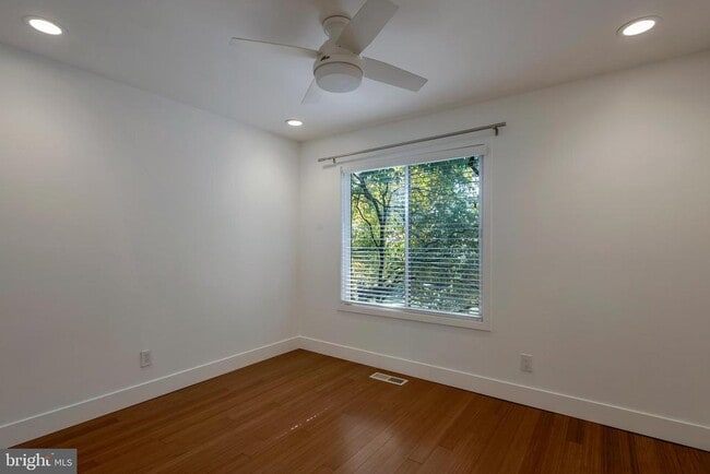 Building Photo - 5250 Pooks Hill Rd