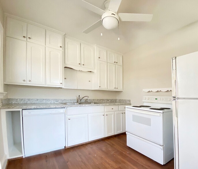kitchen - 113 Azalea Dr