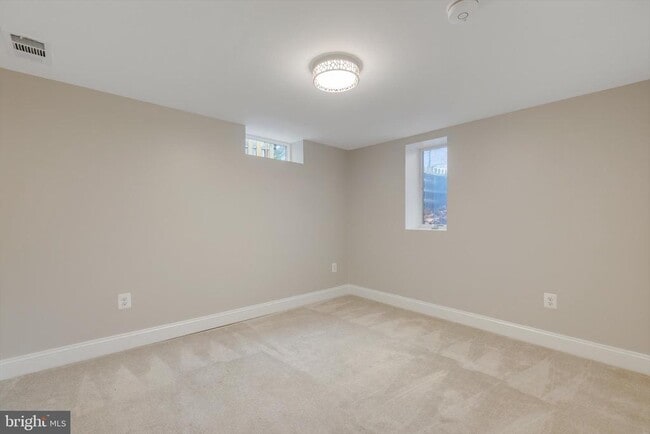 Building Photo - 304 Newfield Rd