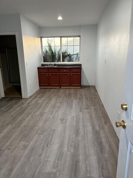 Building Photo - 2296 Trinway Ave