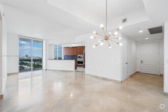 Building Photo - 16001 Collins Ave