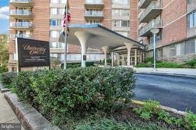 Building entrance - 1 E University Pkwy