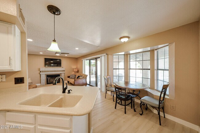 Building Photo - 5440 W Beryl Ave