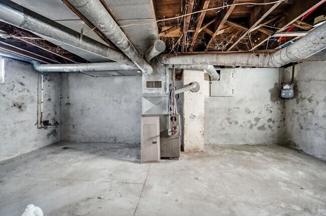 Building Photo - 413 Lockwood Ave