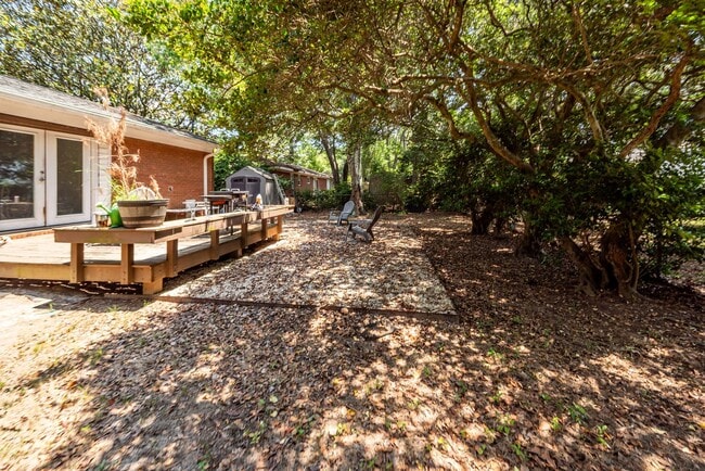 Building Photo - 3 Bedroom 2 Bath Home in West Ashley Plant...