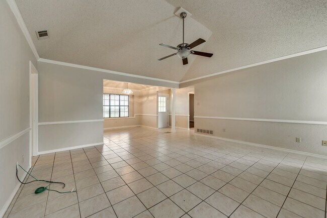 Building Photo - **COMING SOON** BEAUTIFUL CORNER LOT! Love...