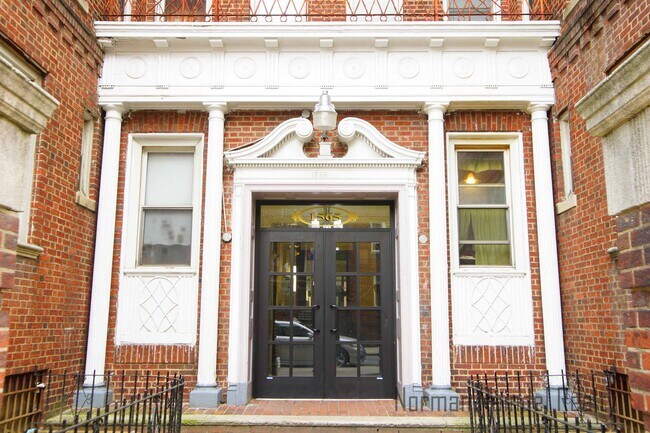 Building Photo - 1565 E 14th St