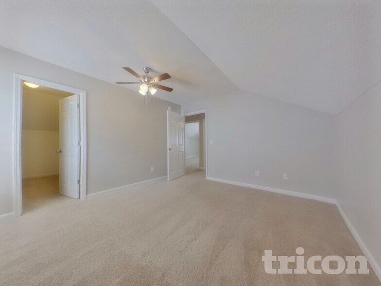 Building Photo - 2048 Lake Carolina Dr