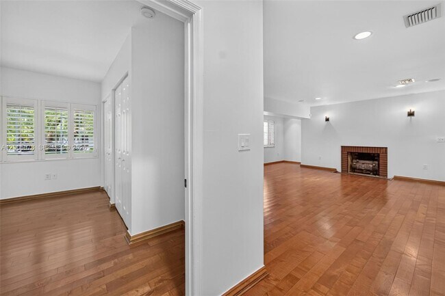 Building Photo - 1237 Aduana Ave