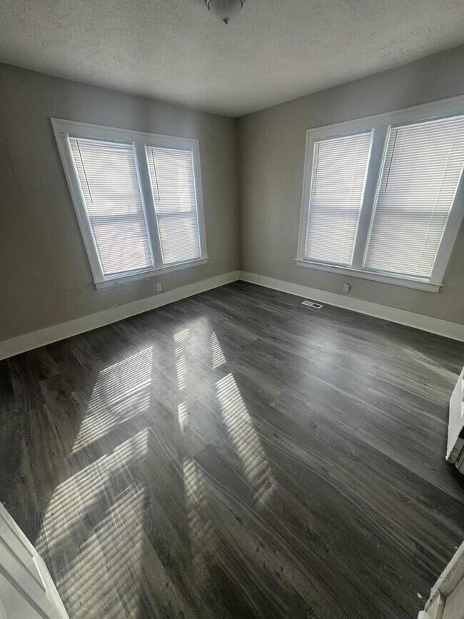 Building Photo - 2927 Calvert Ave