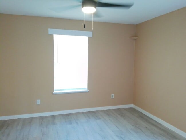 Building Photo - 3617 Crestbrook Ct