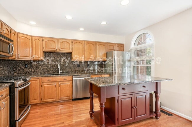 Building Photo - 8002 Tanworth Ct