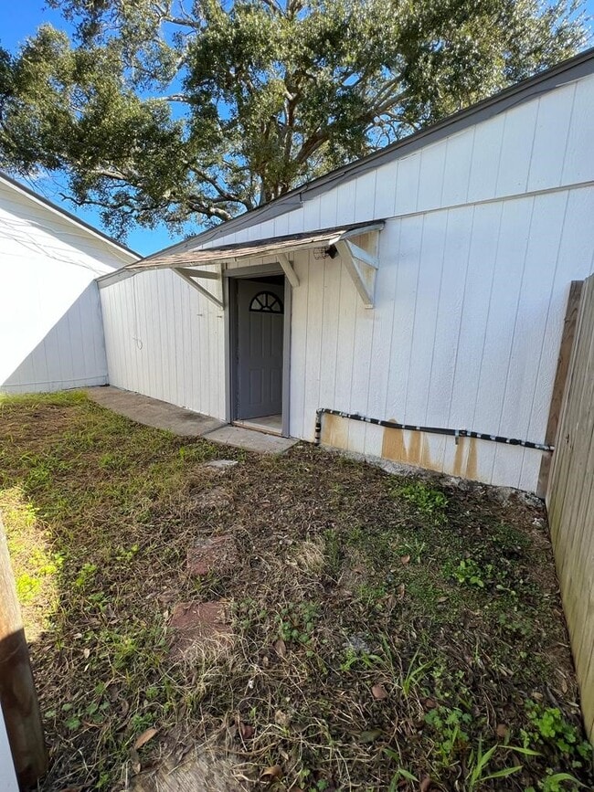 Building Photo - 1272 Pecan St