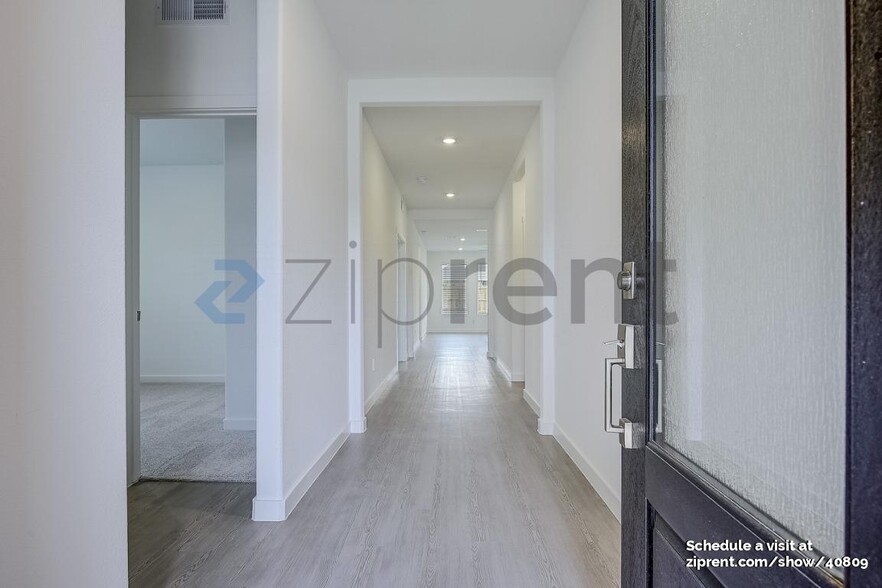 Building Photo - 1313 Rockwell Dr